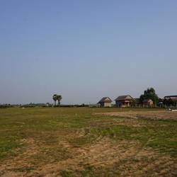 Le Homestay de Maden, vu du chemin qui y mène.