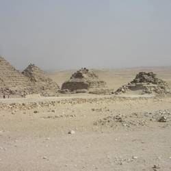 The queens get the smallest pyramids. Go figure.....