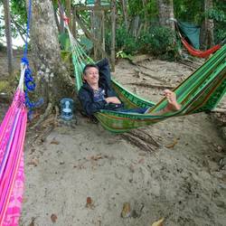 Pau relaxt in der Hängematte