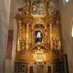 Only one of many many chambers inside.