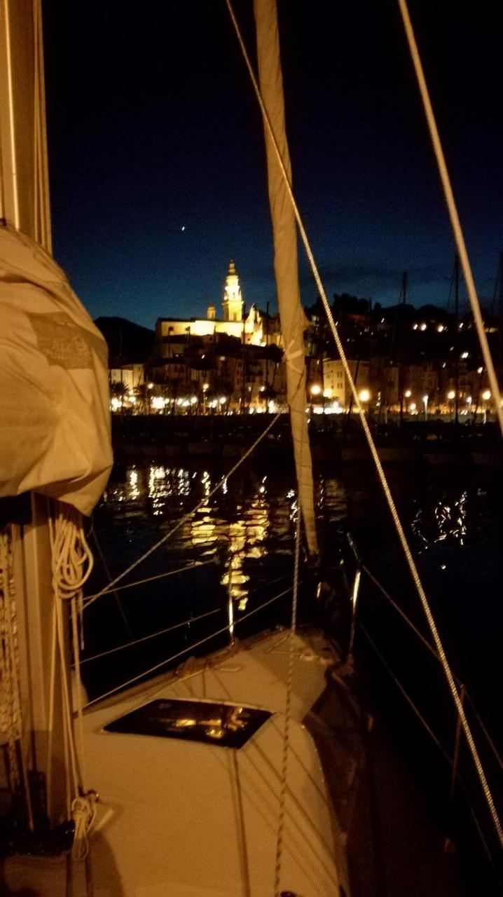 Menton bei Nacht