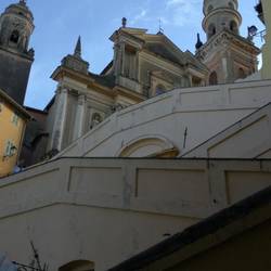 Treppe zur Kirche