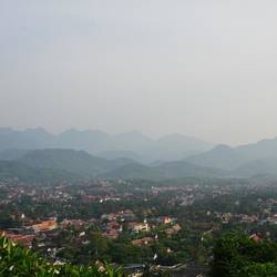 La vue du haut du Mont Phousi.