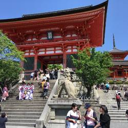 Temple with posing girls in kimonos!