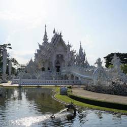 C'est clair dès le premier coup d’œil, le White Temple est unique en son genre.