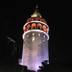 Galata Turm bei Nacht