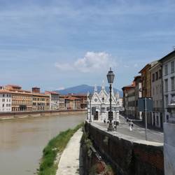 Arno mit Santa Maria della Spina