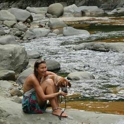 Bob kuschelt nach dem unfreiwilligen Bad