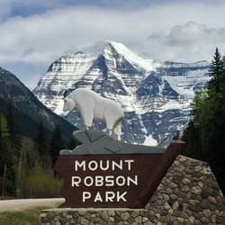 Mt Robson revealing itself for a second time!