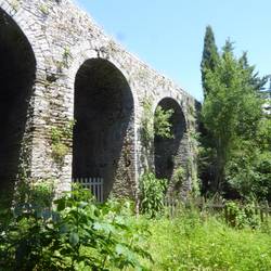 Aqueduct to the castle
