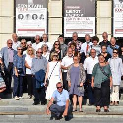 Gruppenbild vorm Balletthaus