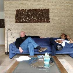 Mo and Hans relaxing