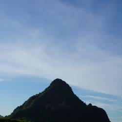 Taung Wine vu de loin (la pagode est presque invisible vue d'en bas).