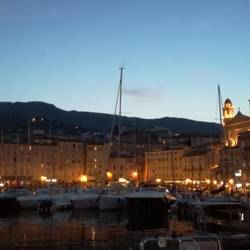 Bastia bei Nacht
