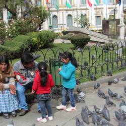 Familie auf der Plaza Murillo