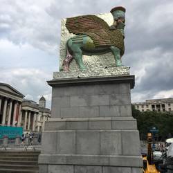 Statue an der letzten der vier Ecken