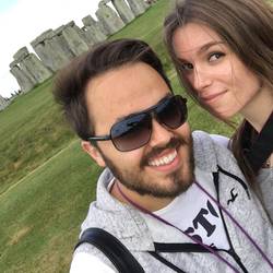 Wir vor Stonehenge
