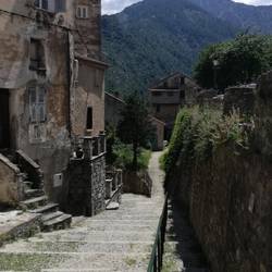 Steile Gassen in Corte