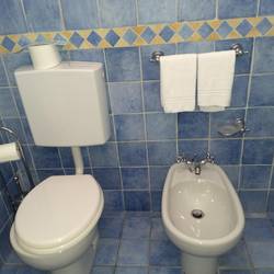 Cinque Terre hotel bathroom