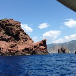Bizarre Felsen, enge Durchfahrten