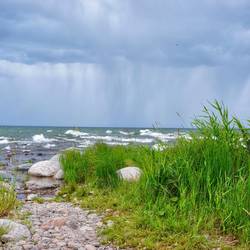 Am Ende des Wanderweges- über mir Sonnenschein, gegenüber sieht es nach Regen aus
