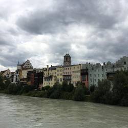 Blick auf die Stadt von der Inn-Brücke