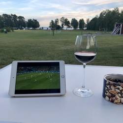 Es geht doch nichts über einen gemütlichen Fußballabend 😂🇩🇪:🇸🇪