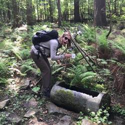 Frisches Quellwasser und die Tasse zum Trinken hängt auch gleich da.