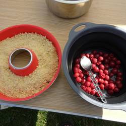 Die Kirschkrümeltorte vor dem Backen...
