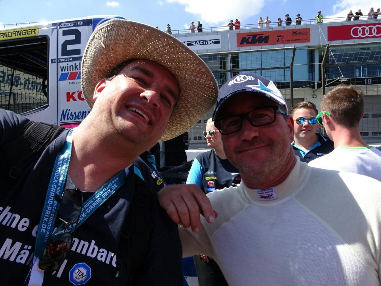 Selfie mit der deutschen Racetruck-Legende Jochen Hahn...