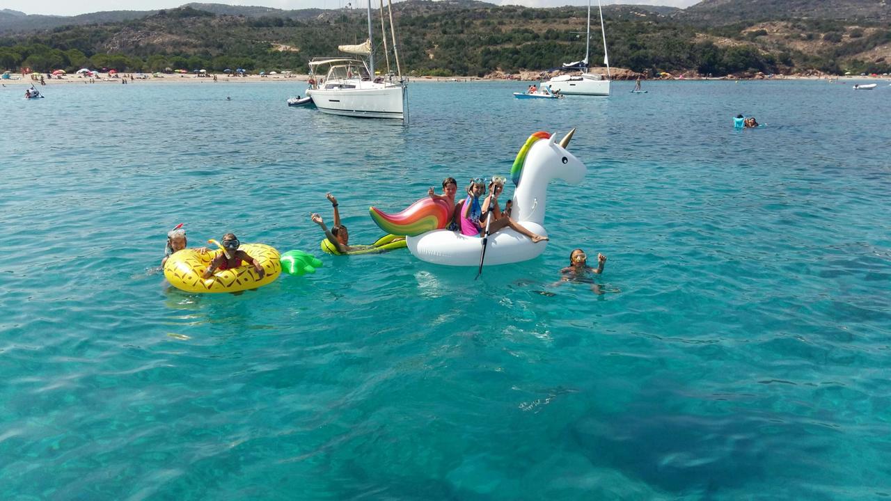 Besuch mit Einhorn, Ananas und Wasserhängematte