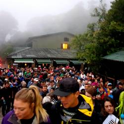 Massen schon um 6.00 vor den Toren Machu Picchus