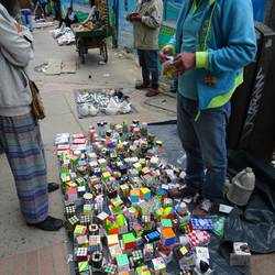 Ich habe mir einen kleinen Reise-Rubik-Würfel gekauft