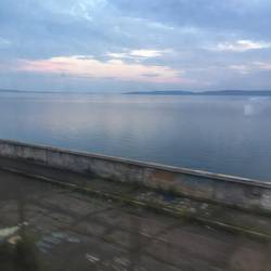 Ein Stausee mit einer 2 km langen Staumauer