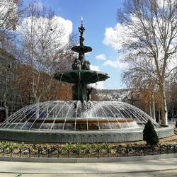 Fuente de las Granadas - Fountain of the Granadas is a bronze sculpture by Grenadian Ramiro Megías.