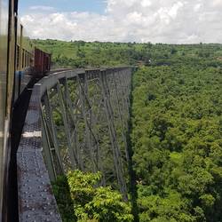 Fahrt übers Viadukt