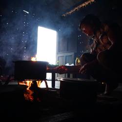 Kyaw le chef cuisinier à l'oeuvre.