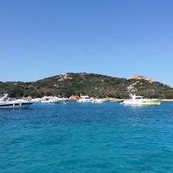 Nachmittags sind alle Buchten voller Motorboote