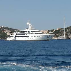 AURORA (74 m) mit Wasserrutsche