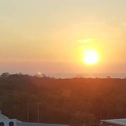 Blick vom Therapieraum auf Sunset am Meer