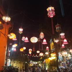 Spectacular lanterns along the river