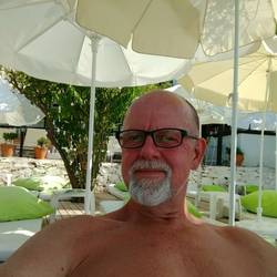 Once again its time for a visit - I feel good in "my" beach club :-)!