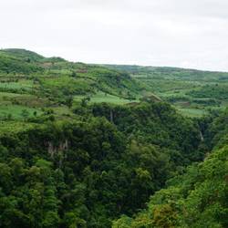 La vallée vue du pont.