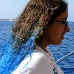 Ece looks like Arielle's sister - just with blue hairs :-)!