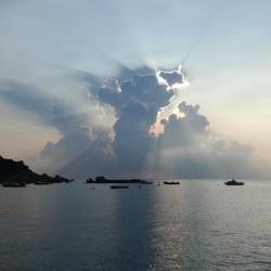 Schon am Morgen Gewitterwolken über Cala Pira