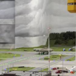 Ausserirdischer Besuch beim Knuffingen Airport