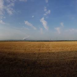 Anfangs noch viel Sonne an Feld und so manch Tagebau vorbei