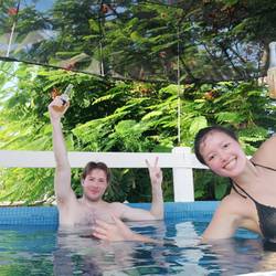 Im Pool/Jacuzzi auf dem Hostel-Dach
