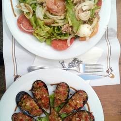 mejillones vinagreta + salad