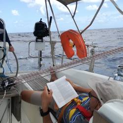 Hohe Wellen begleiten die Überfahrt